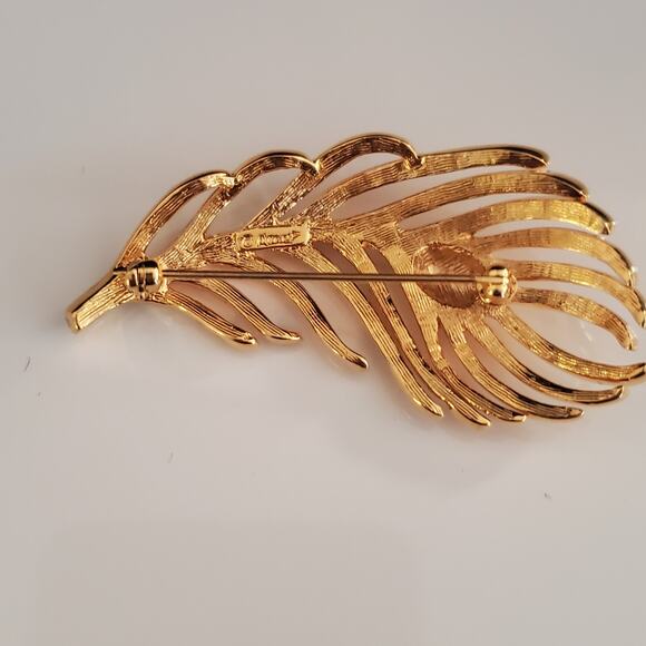 Monet Gold Tone Leaf Brooch Pin with Clear‎ Rhinestones Excellent Signed - Picture 4 of 5